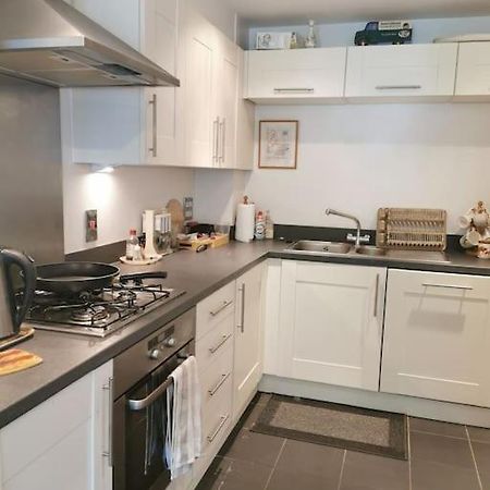 3 Bedroom Home Near Windsor Castle, Legoland, & Heathrow Slough Dış mekan fotoğraf