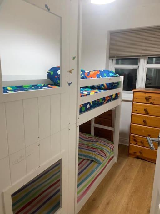 3 Bedroom Home Near Windsor Castle, Legoland, & Heathrow Slough Dış mekan fotoğraf