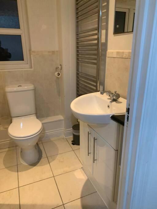 3 Bedroom Home Near Windsor Castle, Legoland, & Heathrow Slough Dış mekan fotoğraf
