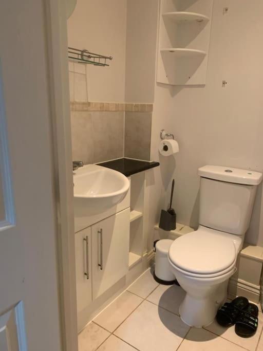 3 Bedroom Home Near Windsor Castle, Legoland, & Heathrow Slough Dış mekan fotoğraf